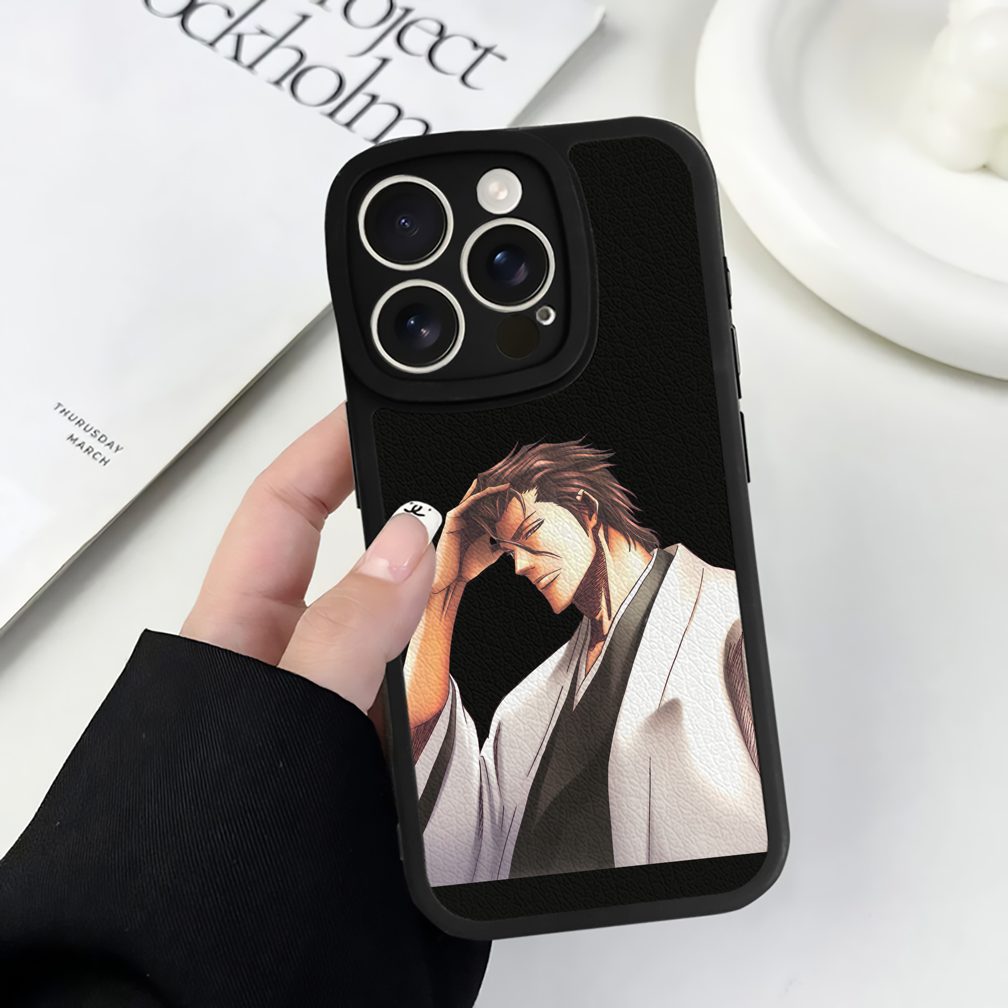 （画像用） ブリーチ 藍染 惣右介（あいぜん そうすけ） BLEACH Aizen Sousuke 【iPhone 16シリーズ対応】シリコンスマホケース（レザー調） 材質：シリコン